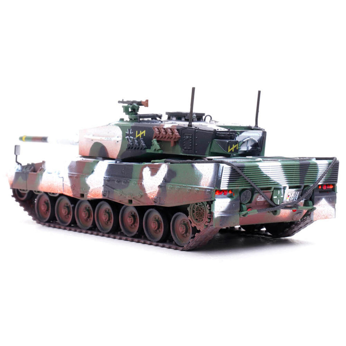 Leopard 2A4 Main Battle Tank With Snorkel 'Winter Camouflage' German Army 'Armor Premium' Series 1/72 Diecast Model By Panzerkampf