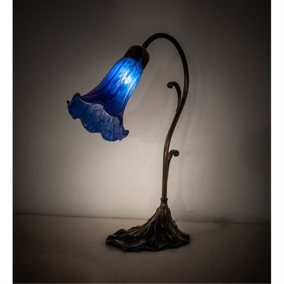 15' High Blue Tiffany Pond Lily Accent Lamp