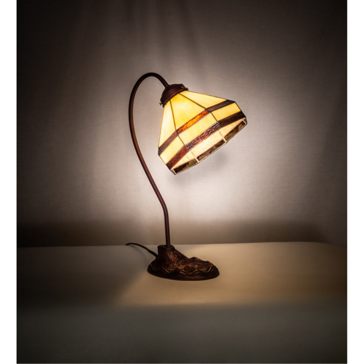 18' High Wagon Wheel Desk Lamp