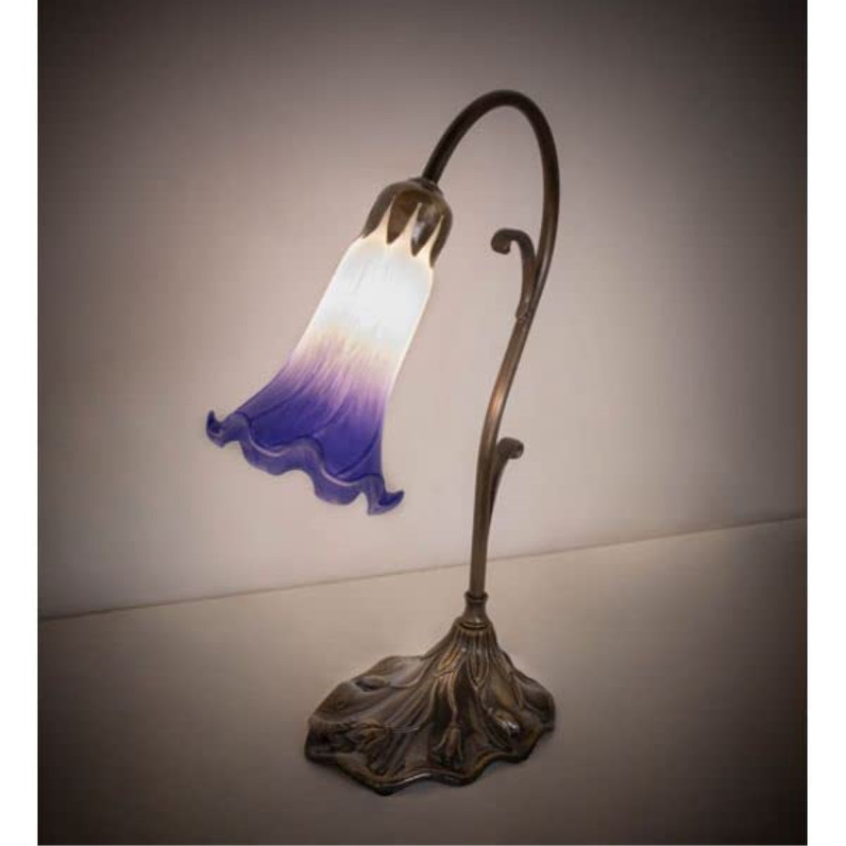 15' High Blue/White Tiffany Pond Lily Accent Lamp