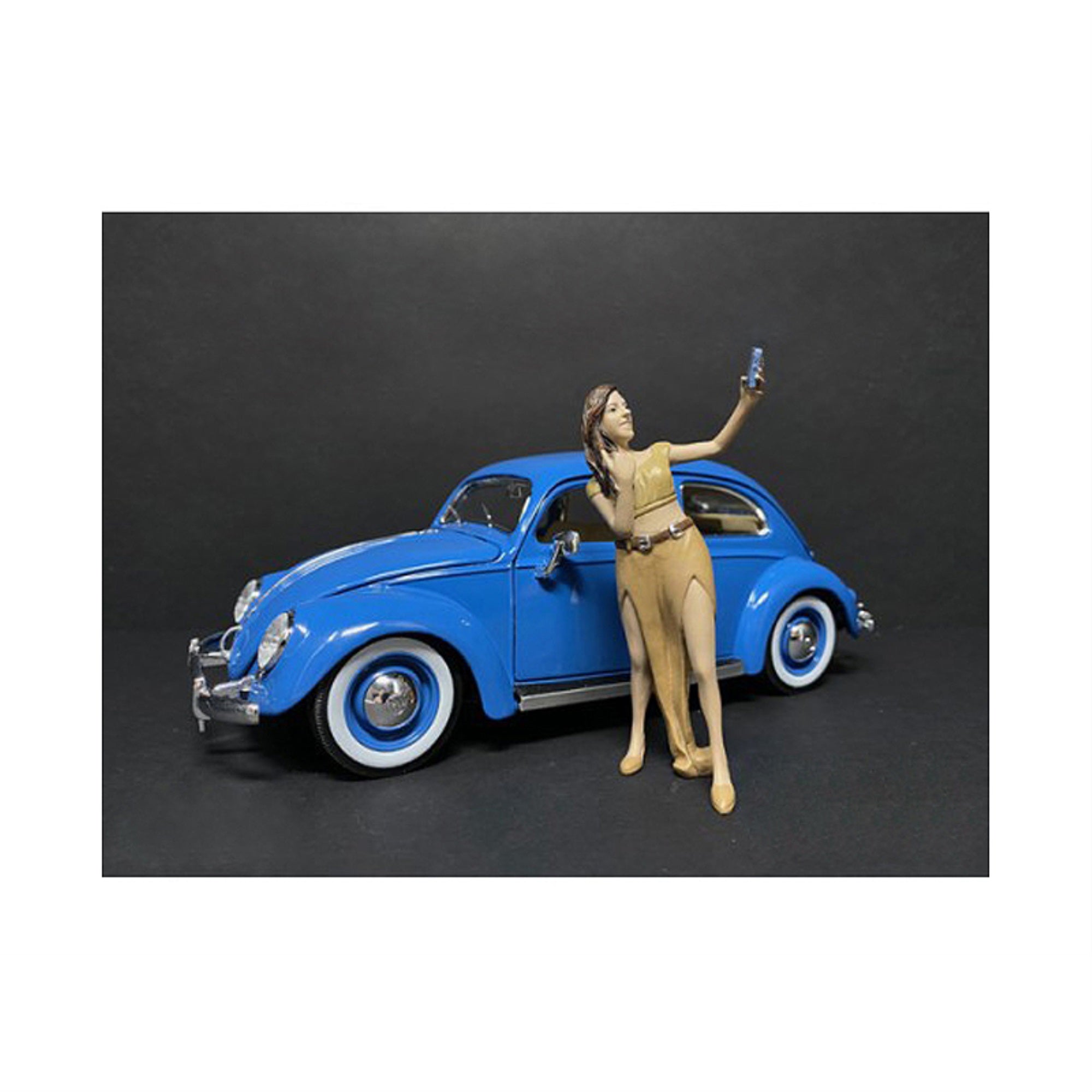 Partygoers' Figurine V For 1/24 Scale Models By American Diorama