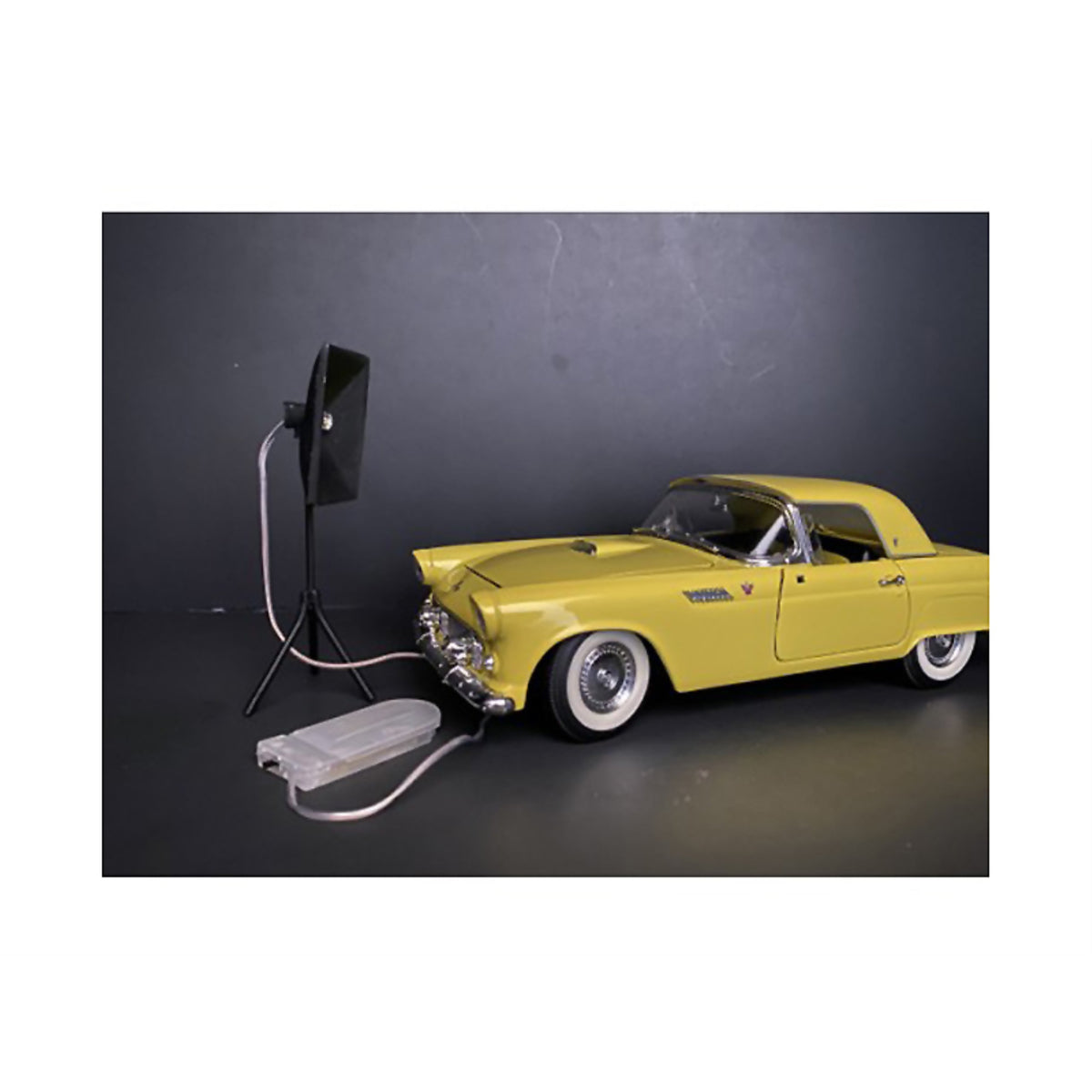 Photographer Lighting Kit, Set Of 2 Lights For 1/24 Scale Models By American Diorama