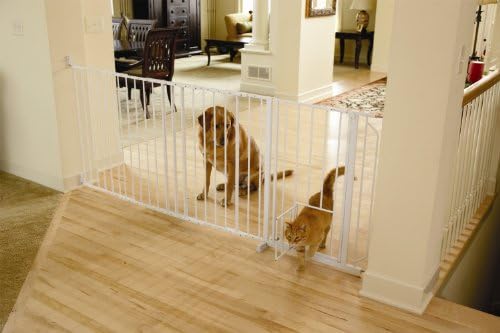 Maxi Walk-Thru Gate With Pet Door
