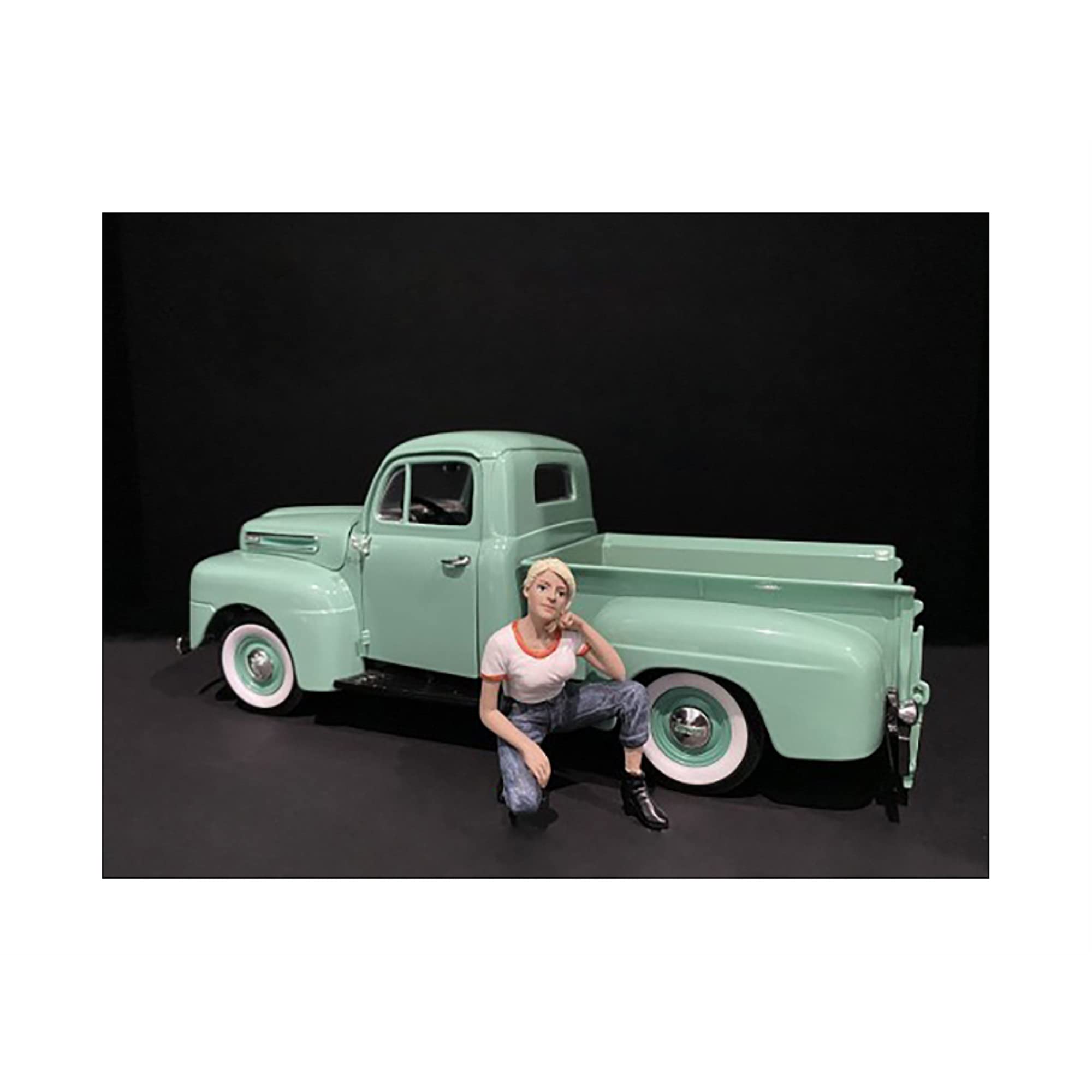 Car Girl In Tee Michelle Figurine For 1/24 Scale Models By American Diorama 38337