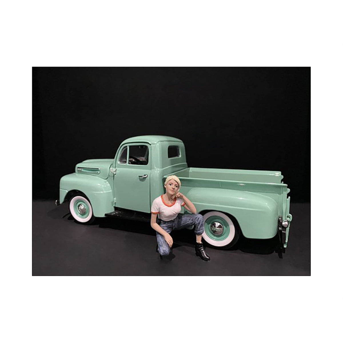 Car Girl In Tee Michelle Figurine For 1/24 Scale Models By American Diorama 38337