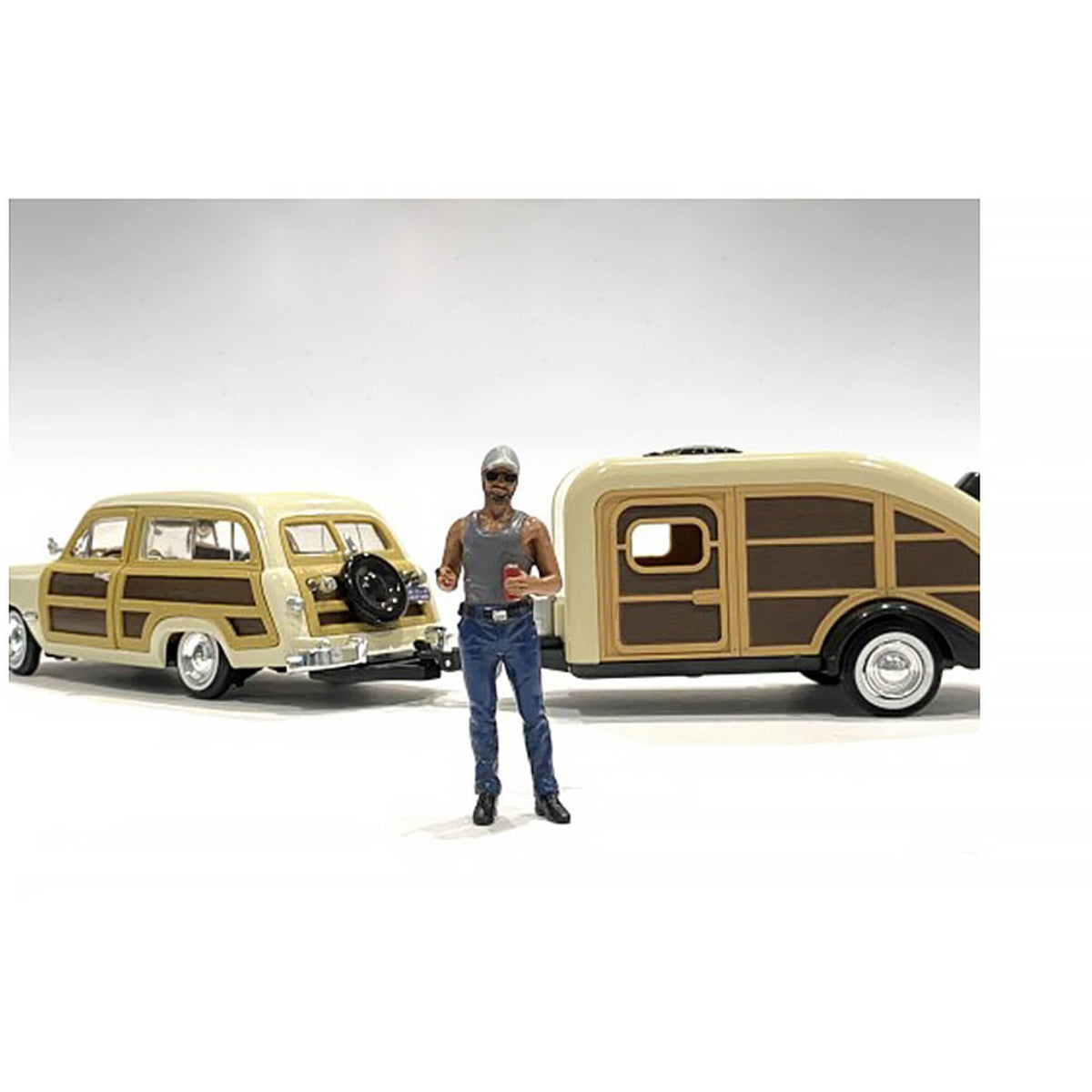 Campers Figure 5 For 1/24 Scale Models By American Diorama 76438