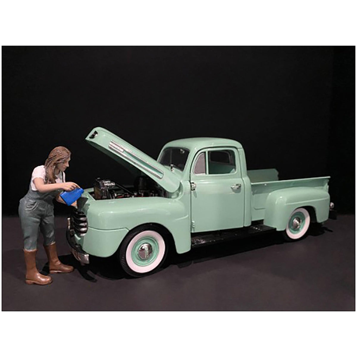 Car Girl In Tee Kylie Figurine For 1/24 Scale Models By American Diorama 38338