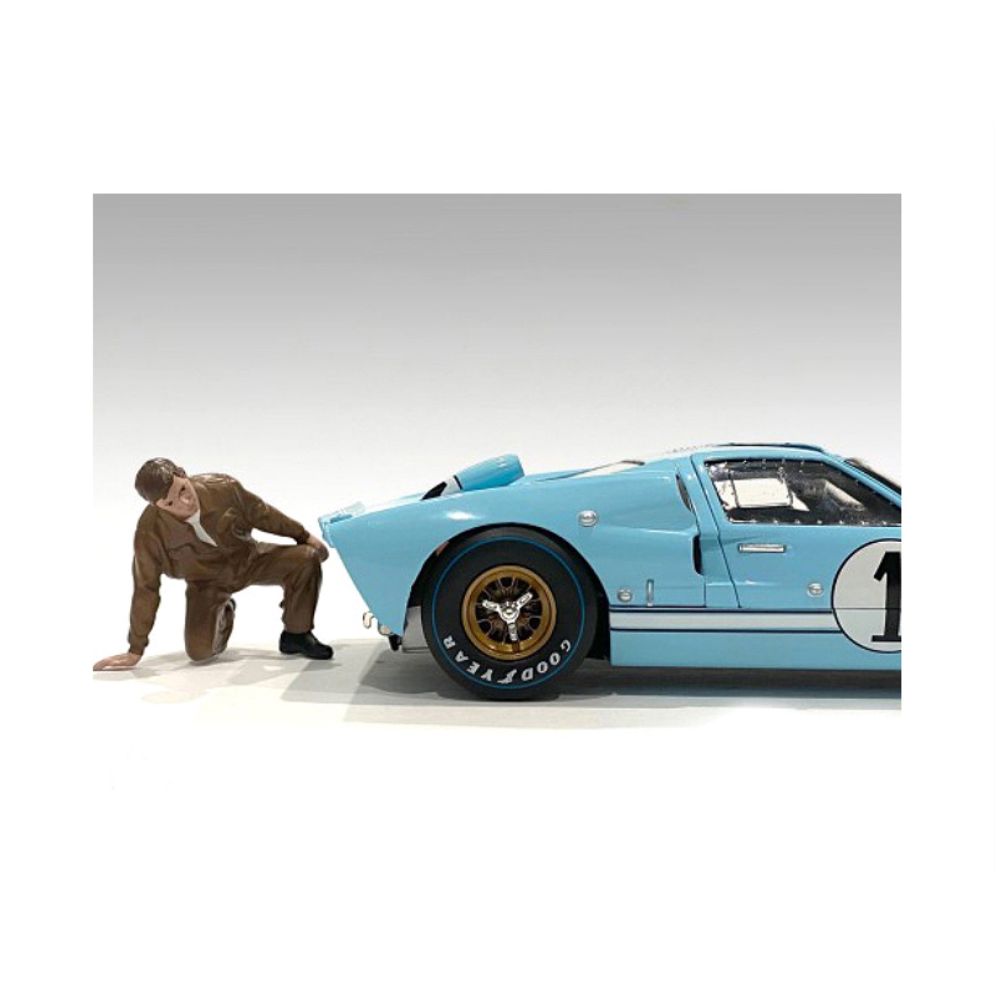 Race Day 1' Figurine Iv For 1/24 Scale Models By American Diorama