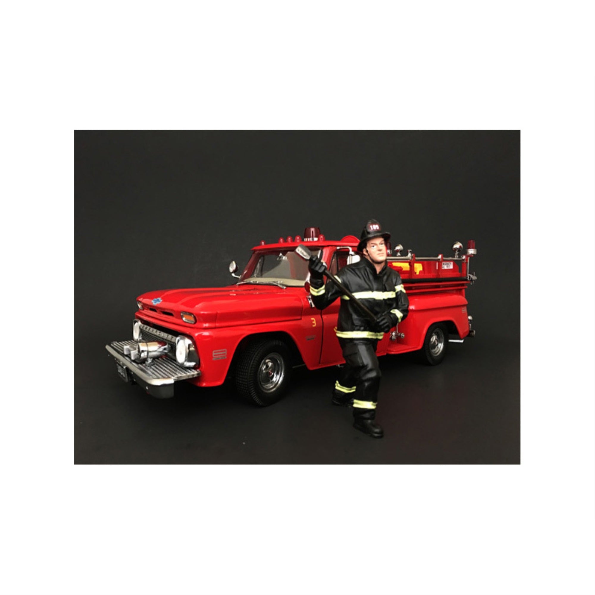 Firefighter With Axe Figurine / Figure For 1:18 Models By American Diorama
