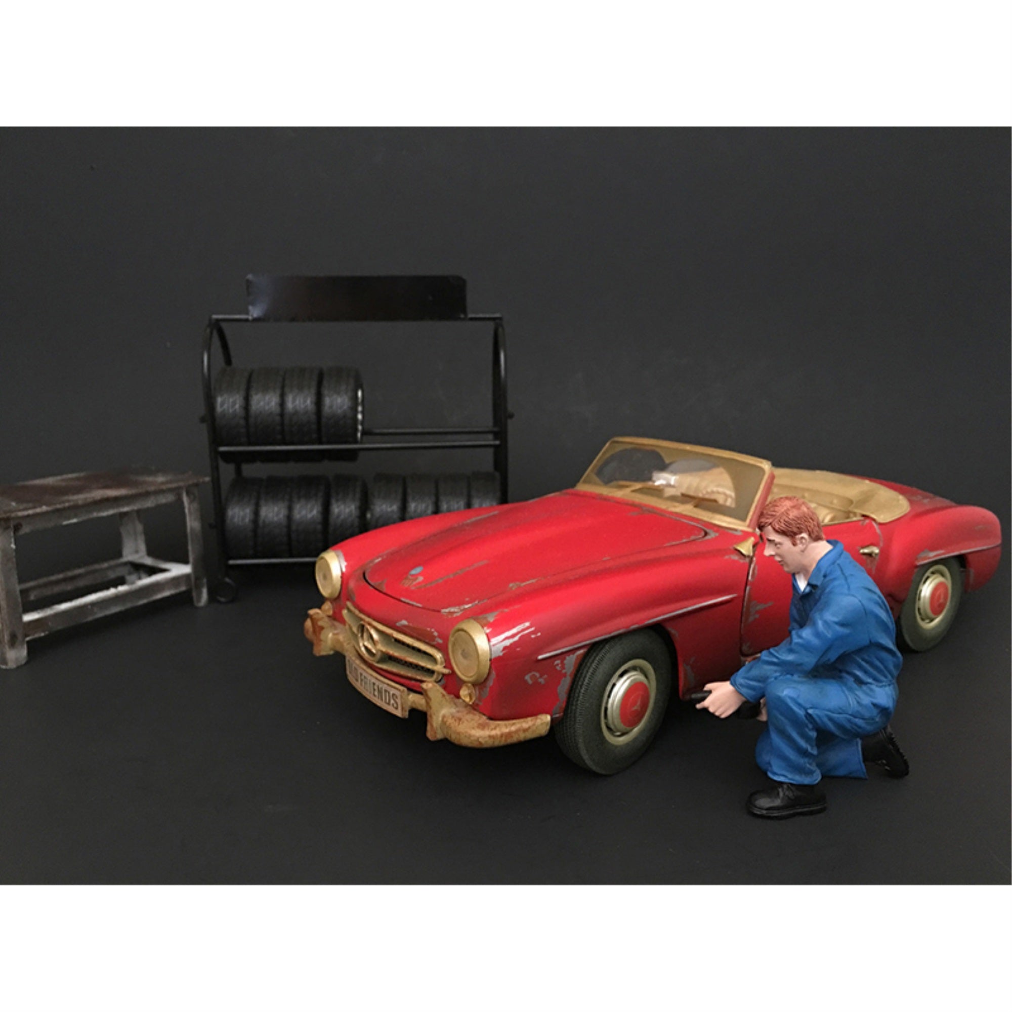 Mechanic Tony Inflating Tire Figurine For 1/24 Scale Models By American Diorama
