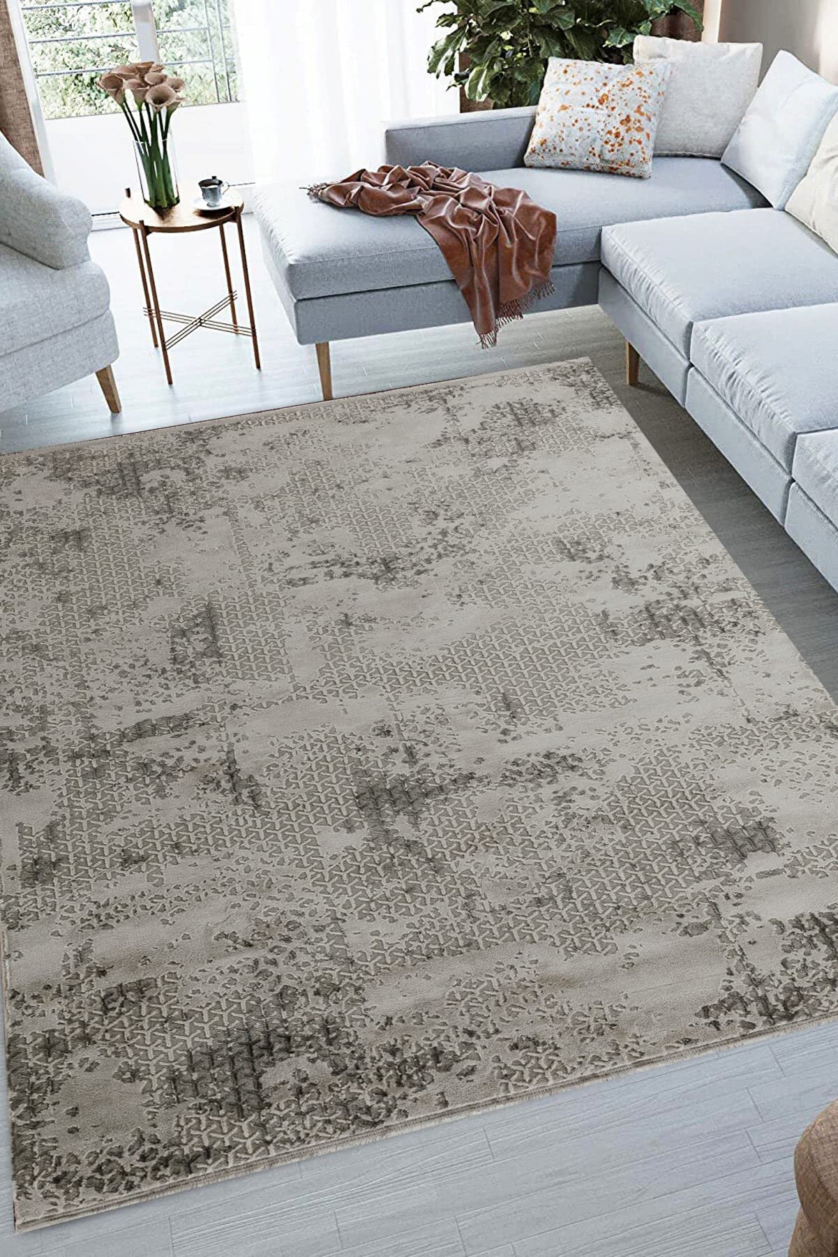 Graziella Decorative Polyester and Polypropylene Rug