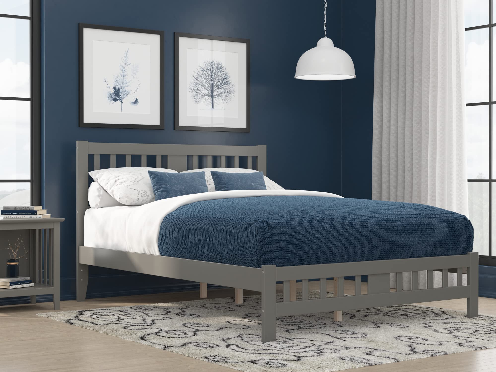 Tahoe Queen Platform Bed with Matching Footboard in Grey