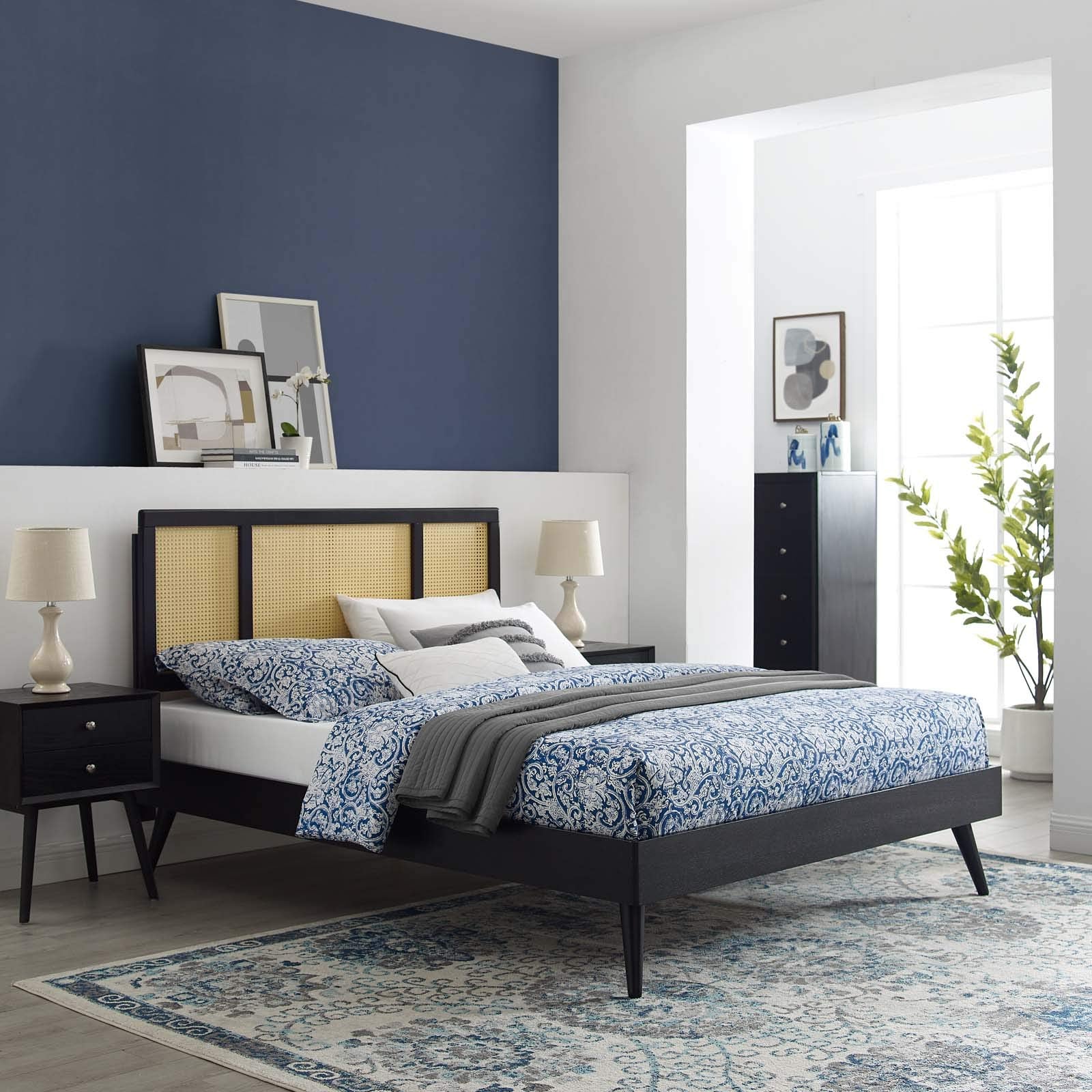 Casafoyer Kelsea Cane and Wood King Platform Bed with Splayed Legs in Black