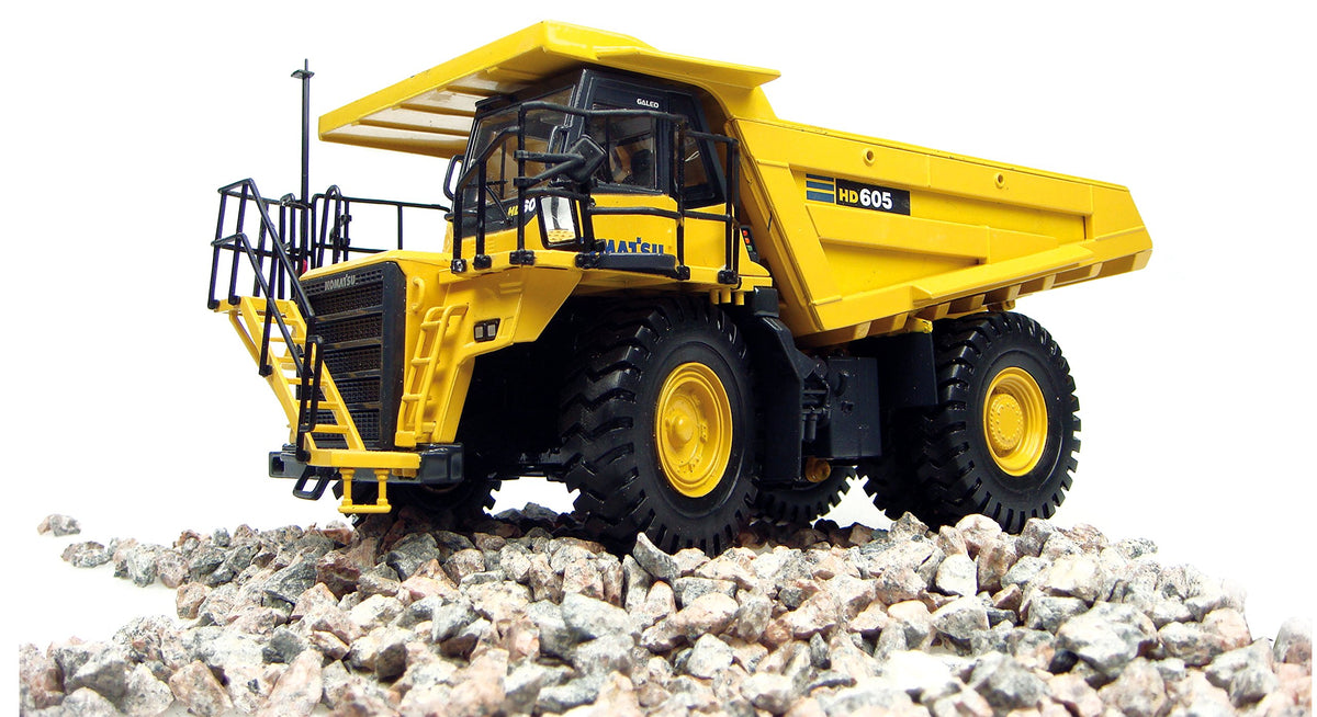 Universal Hobbies 1:50 Scale Komatsu Hd605 Highway Dump Truck Uh8009