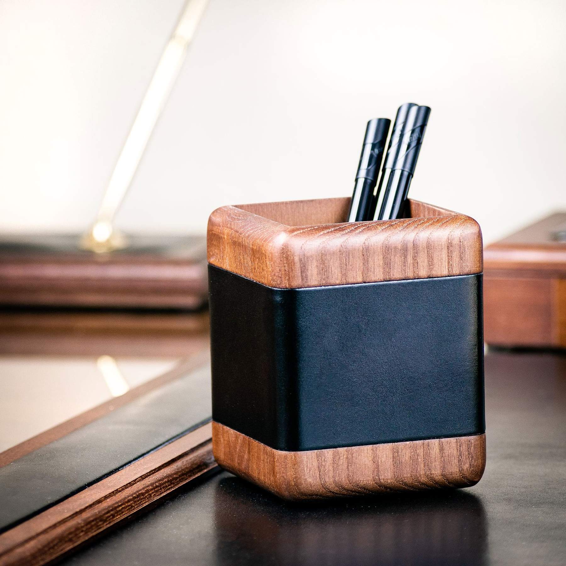 A8410-Walnut-Leather-Pencil-Cup
