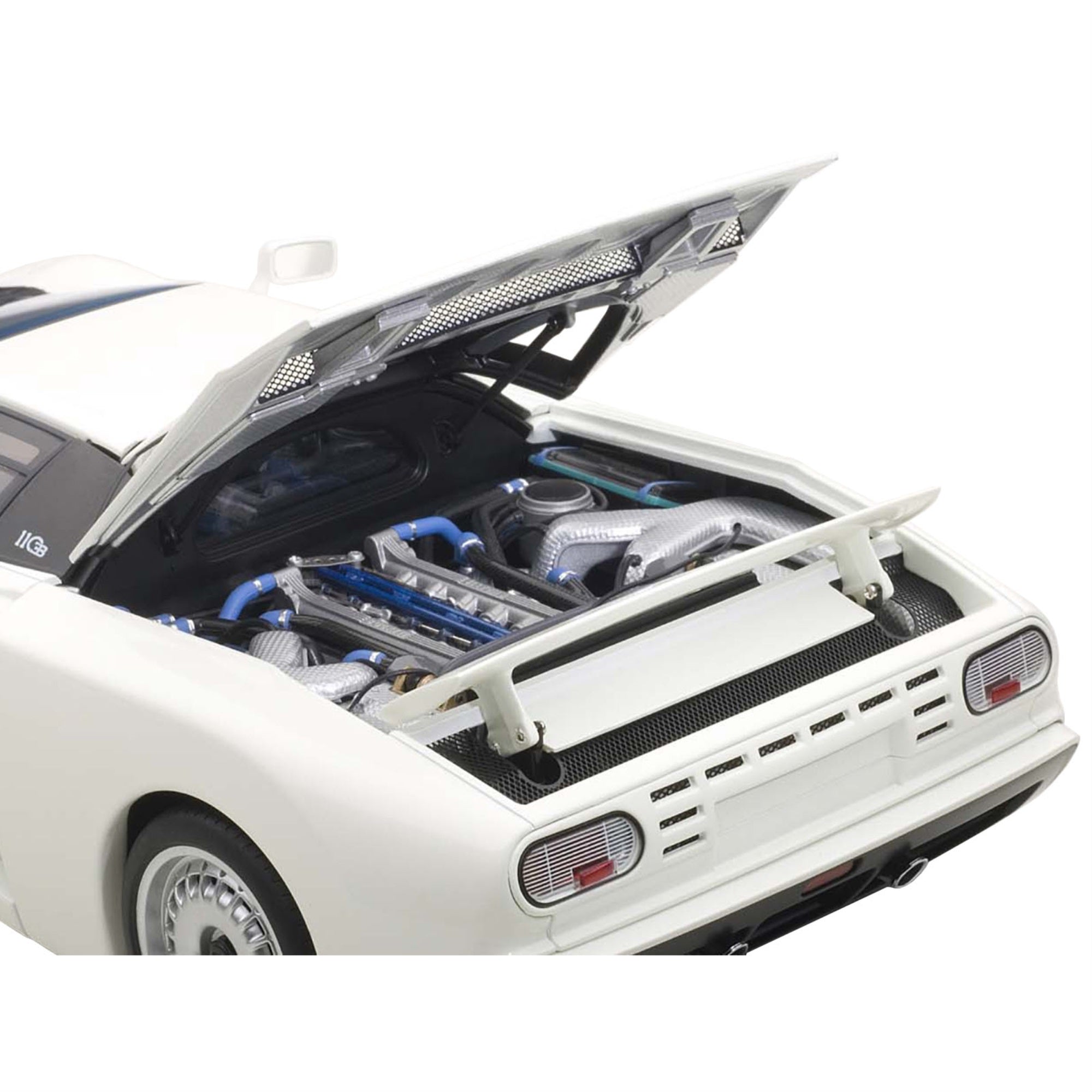 Bugatti EB110 GT White 1/18 Diecast Model Car by Autoart