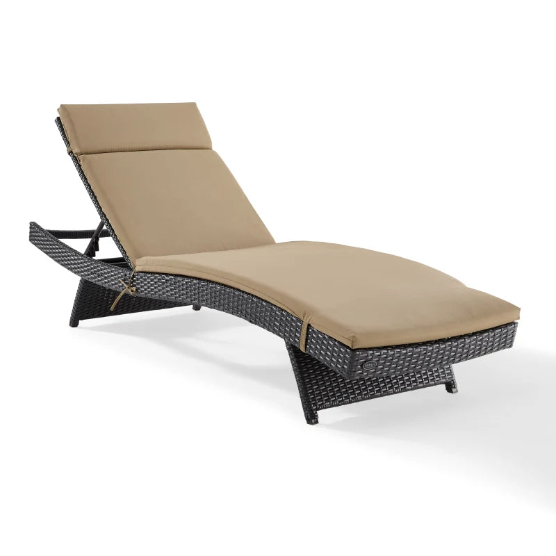 Cottage-Inspired Outdoor Wicker Chaise Lounge - 38'H X 79'W X 25.75'D - 144.1 Lbs - Mocha/Brown