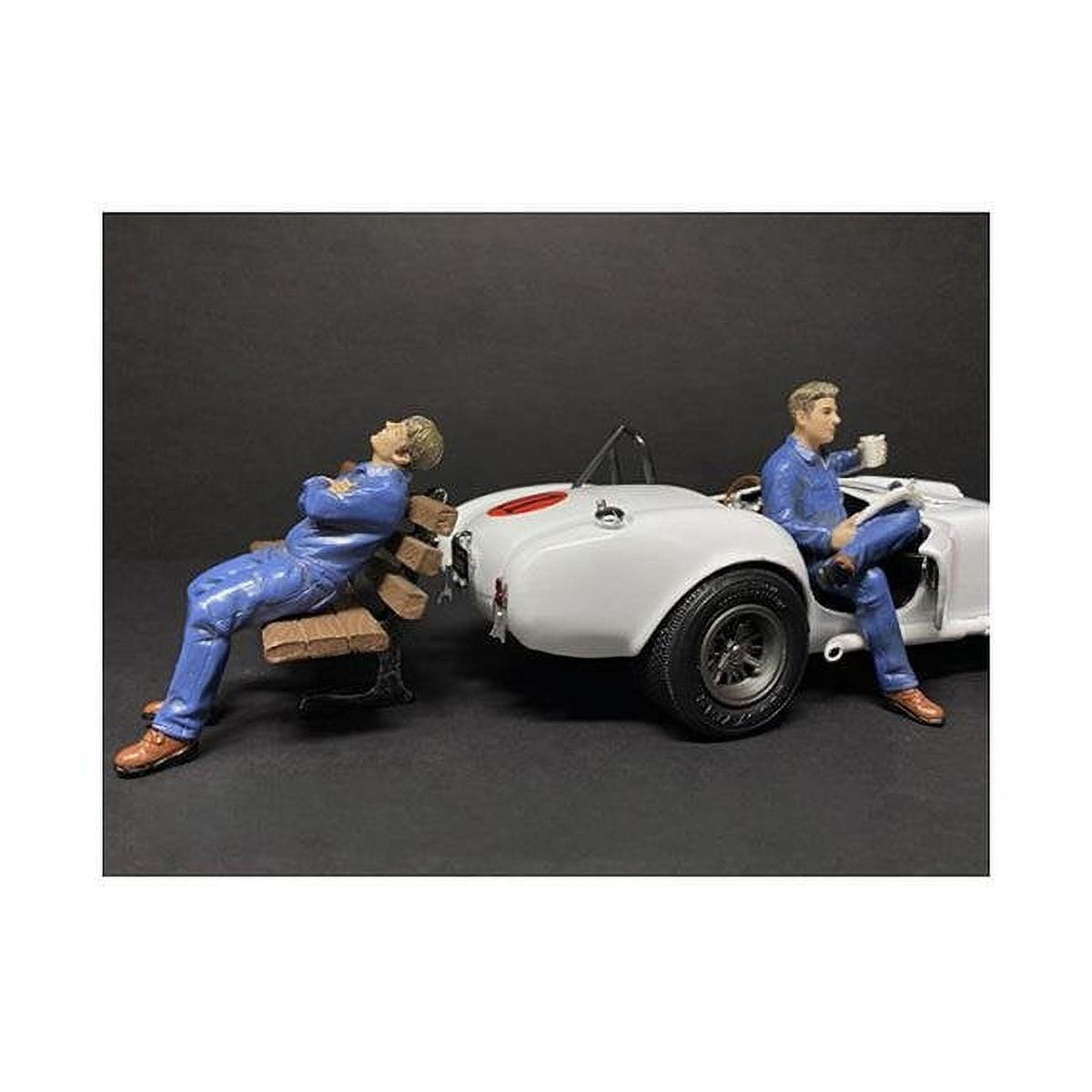 American Diorama 38232-38233 Sitting Mechanics 2 Piece Figurine Set For 1 By 18 Scale Models