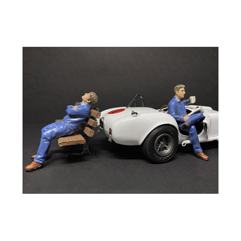 American Diorama 38332-38333 Sitting Mechanics 2 Piece Figurine Set For 1 By 24 Scale Models