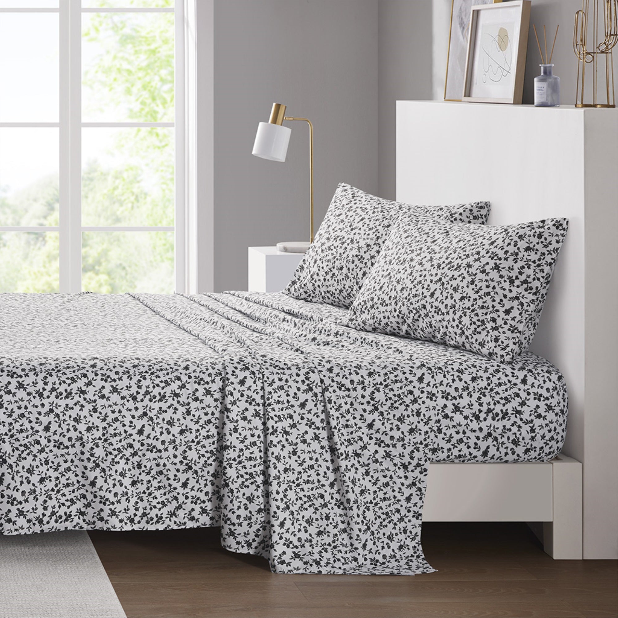 Black Floral Printed Microfiber Sheet Set - Luxurious 100% Polyester Soft Bedding, Durable and Comfortable, Perfect for Home Decor - Queen/King Size Options Available