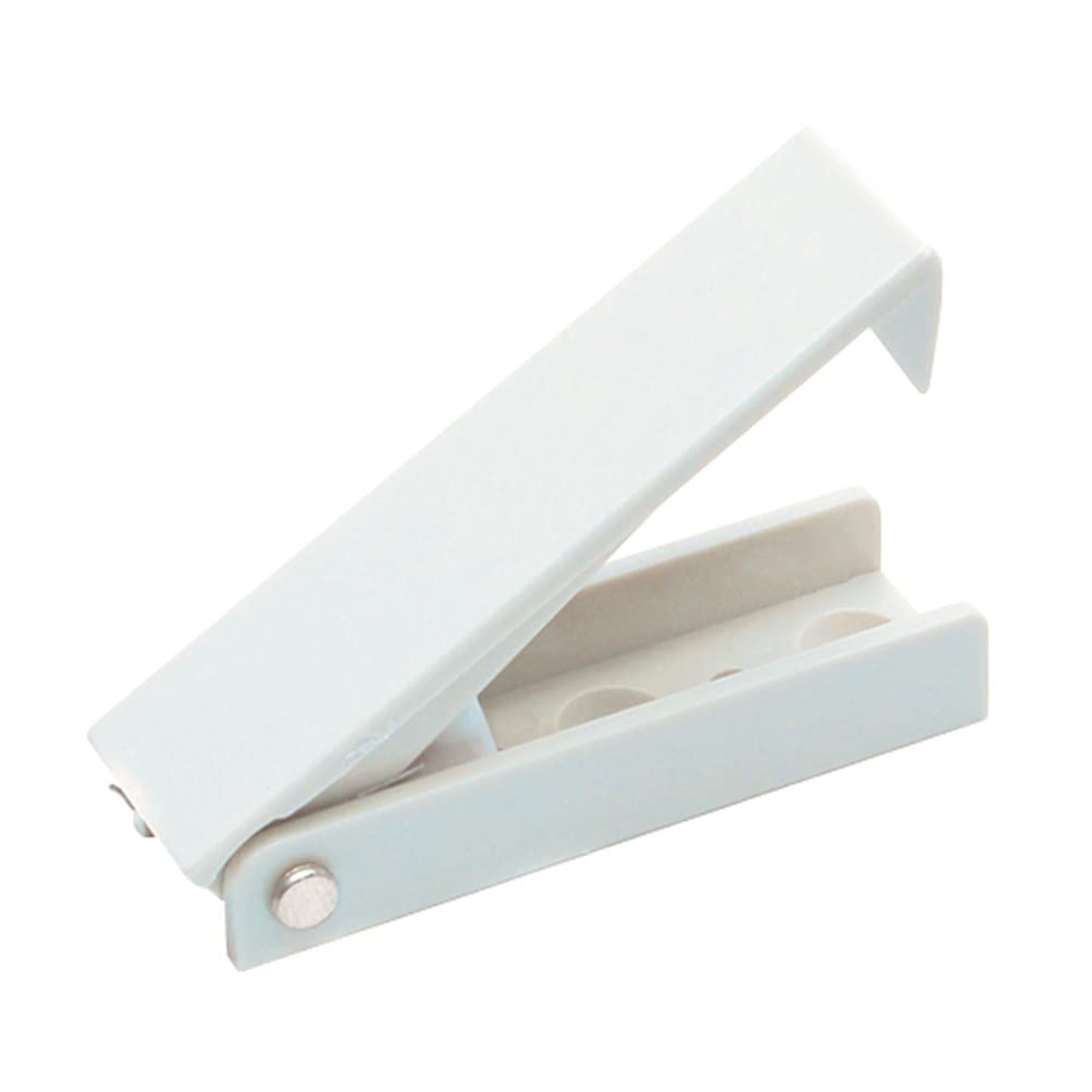 Rv Designer E212, Squared Baggage Door Catch, White, 2 Per Pack, Compartment Hardware